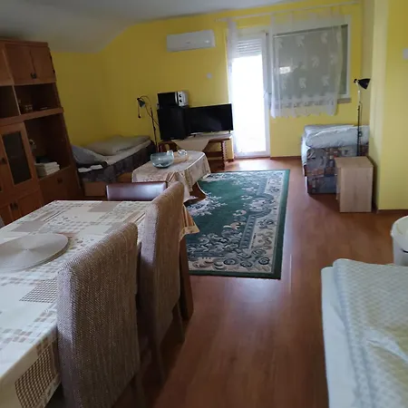 Dekany Vendeghaz Homestay *